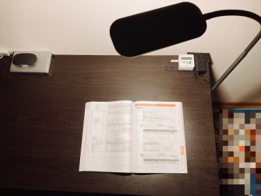 クランプ式やコンパクトなデスクライトの紹介：デスク上を散らかさないおすすめ商品